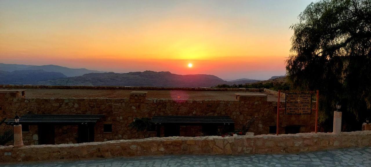 Hayat Zaman Hotel And Resort Petra ワディ・ムーサ エクステリア 写真
